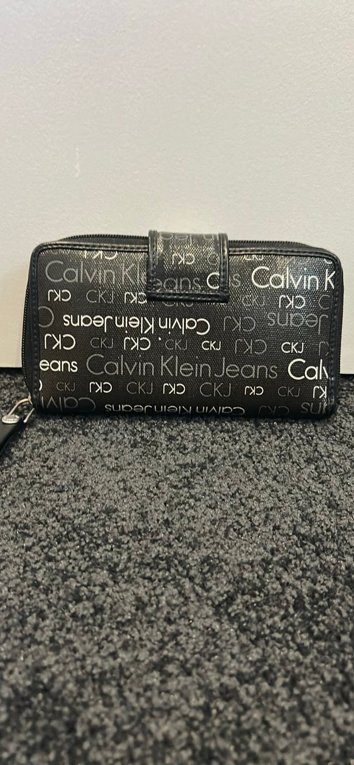 217487