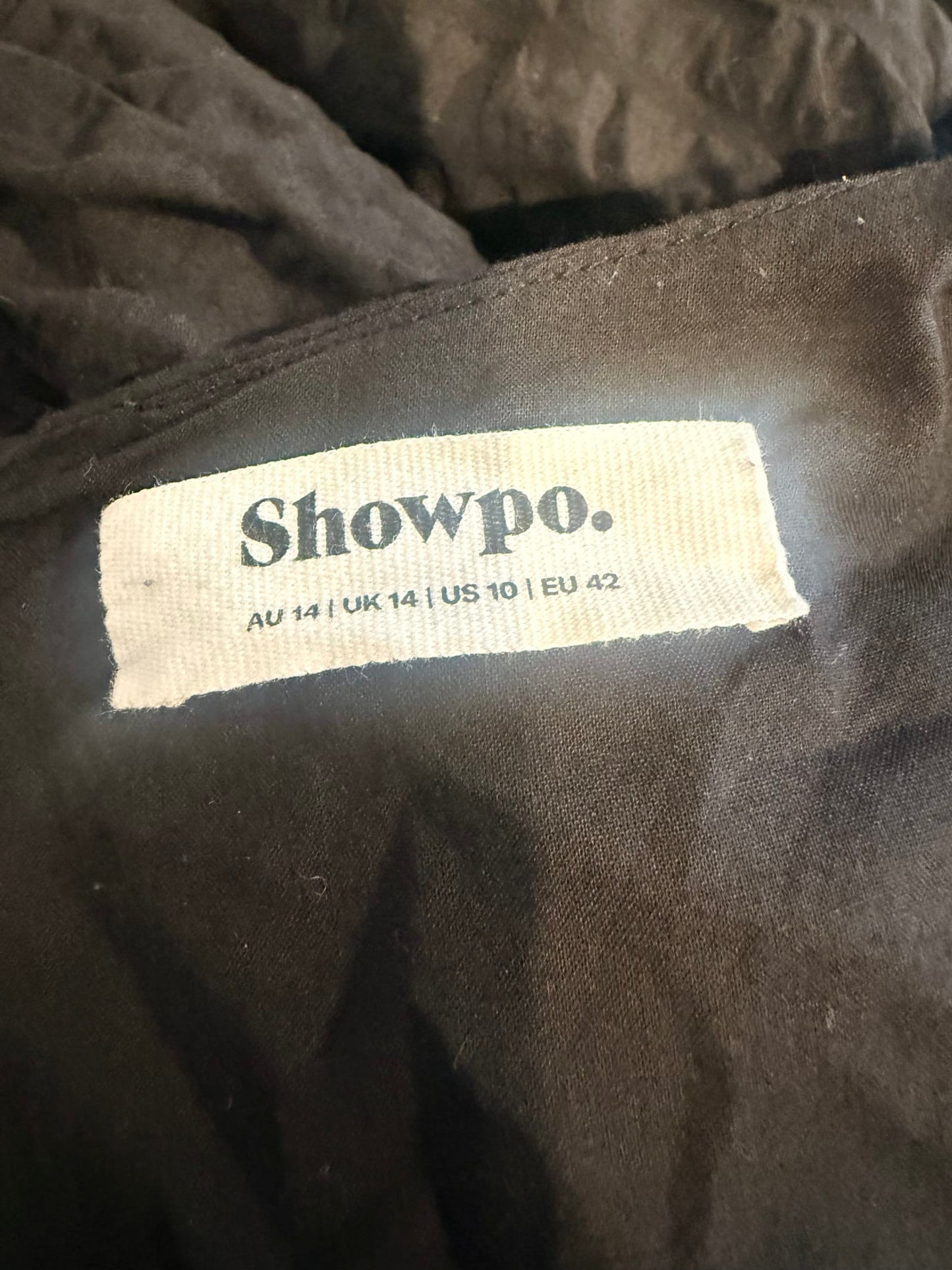 106928