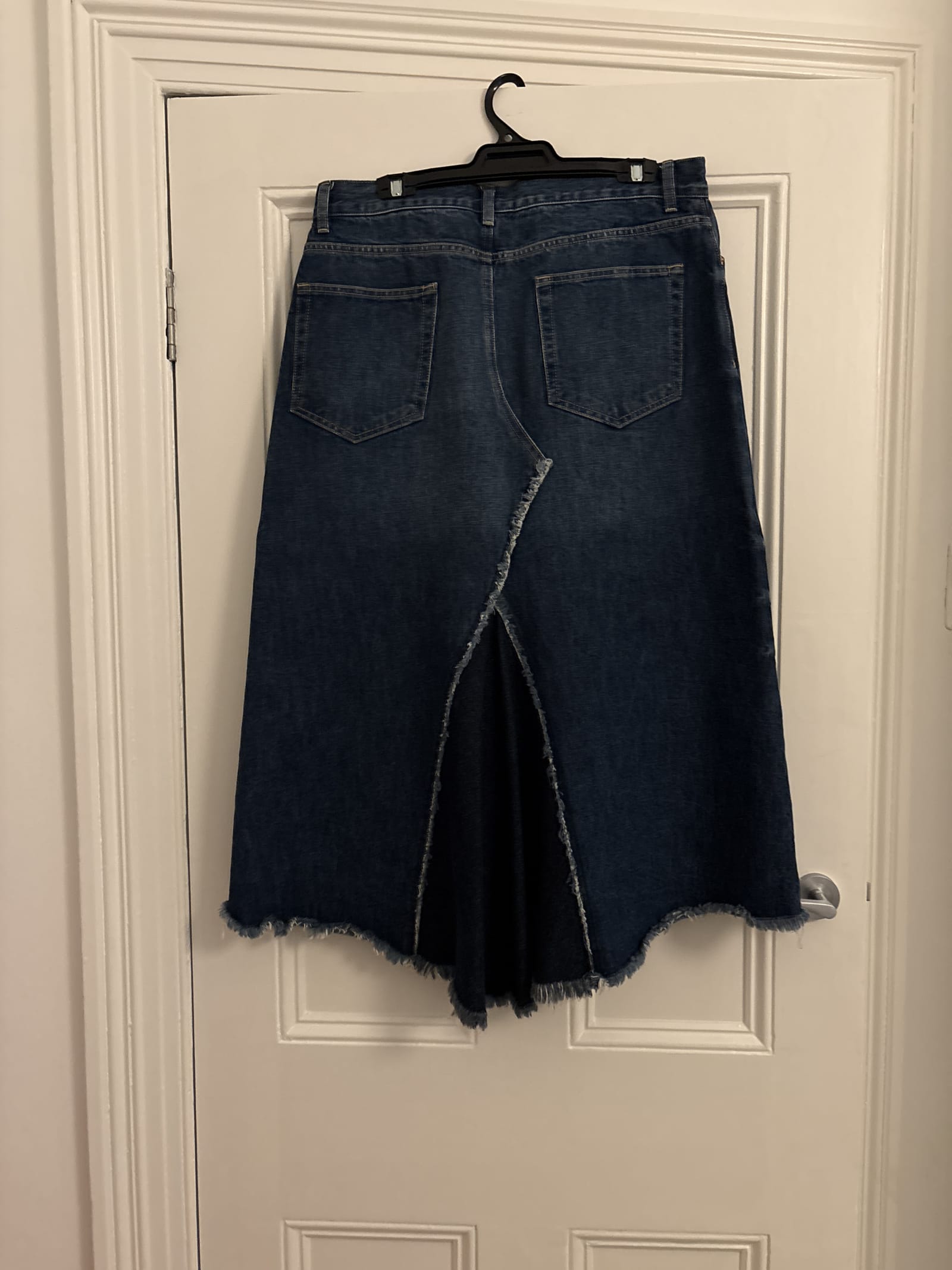 104047