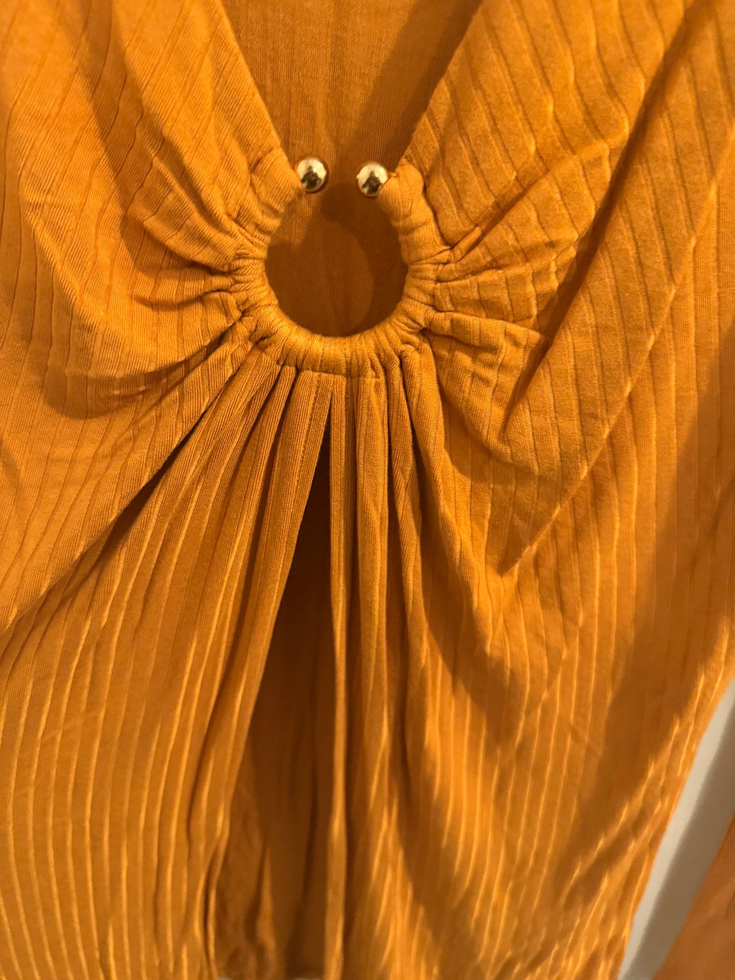 104724