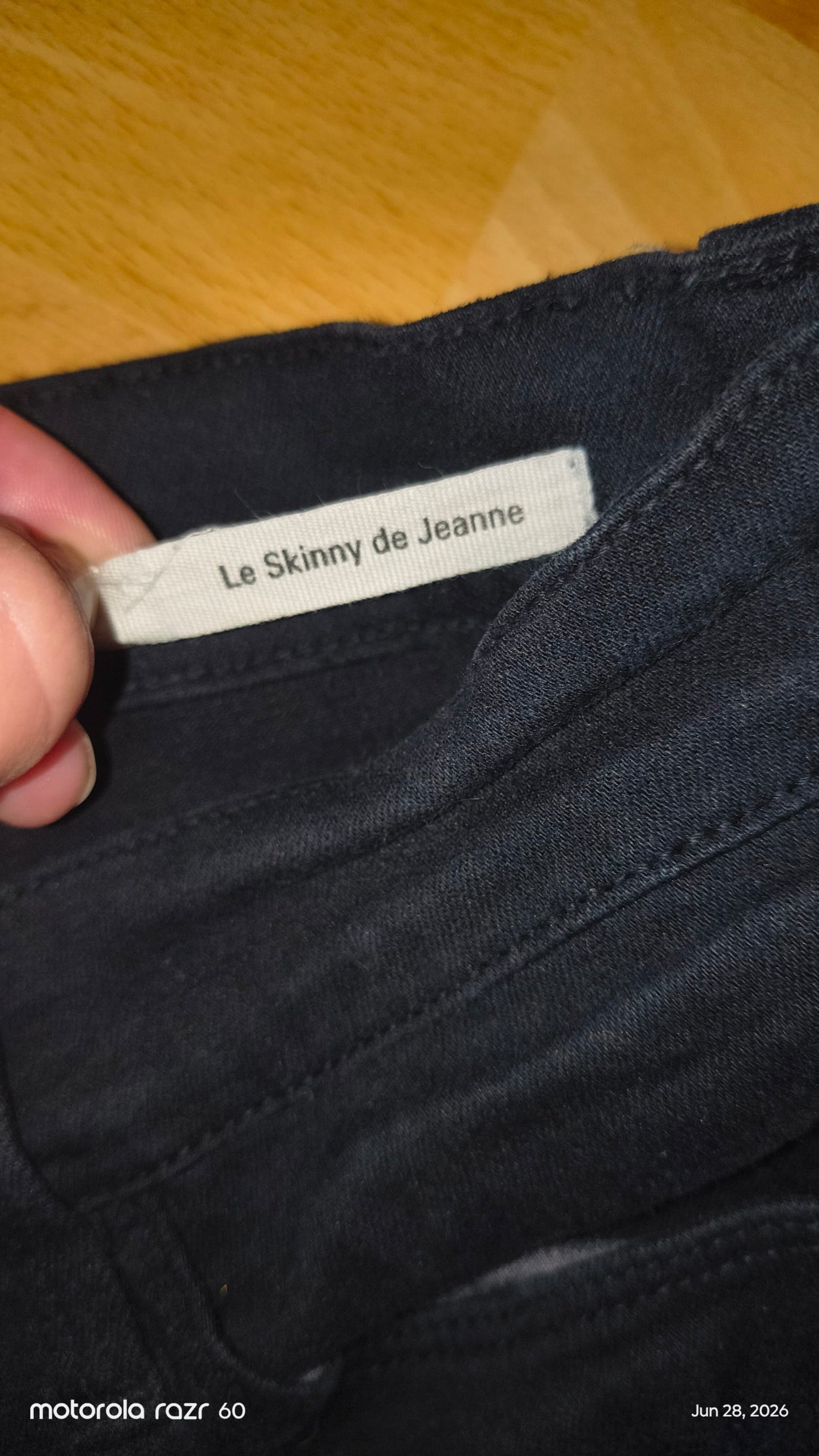 153564