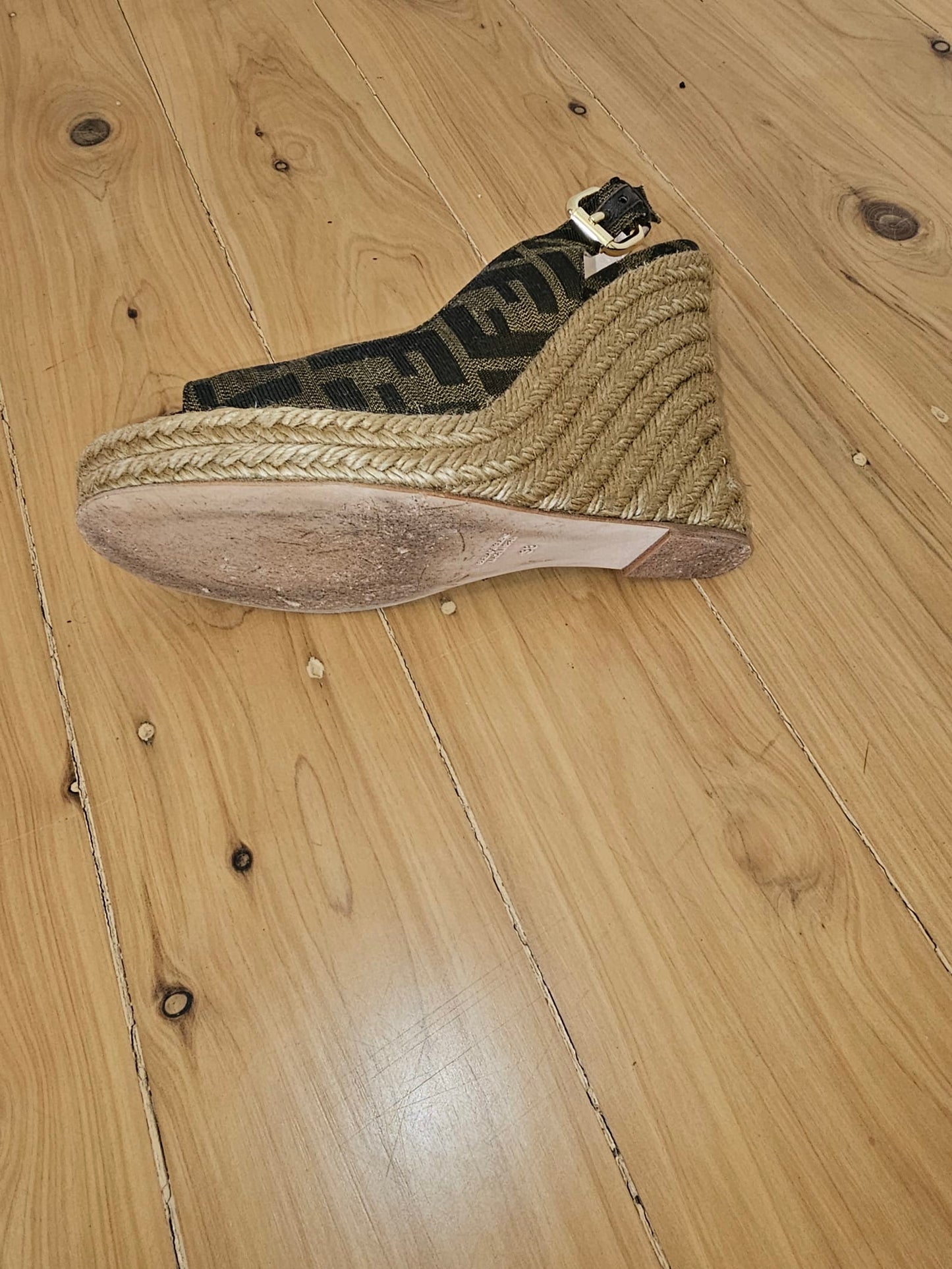 185042