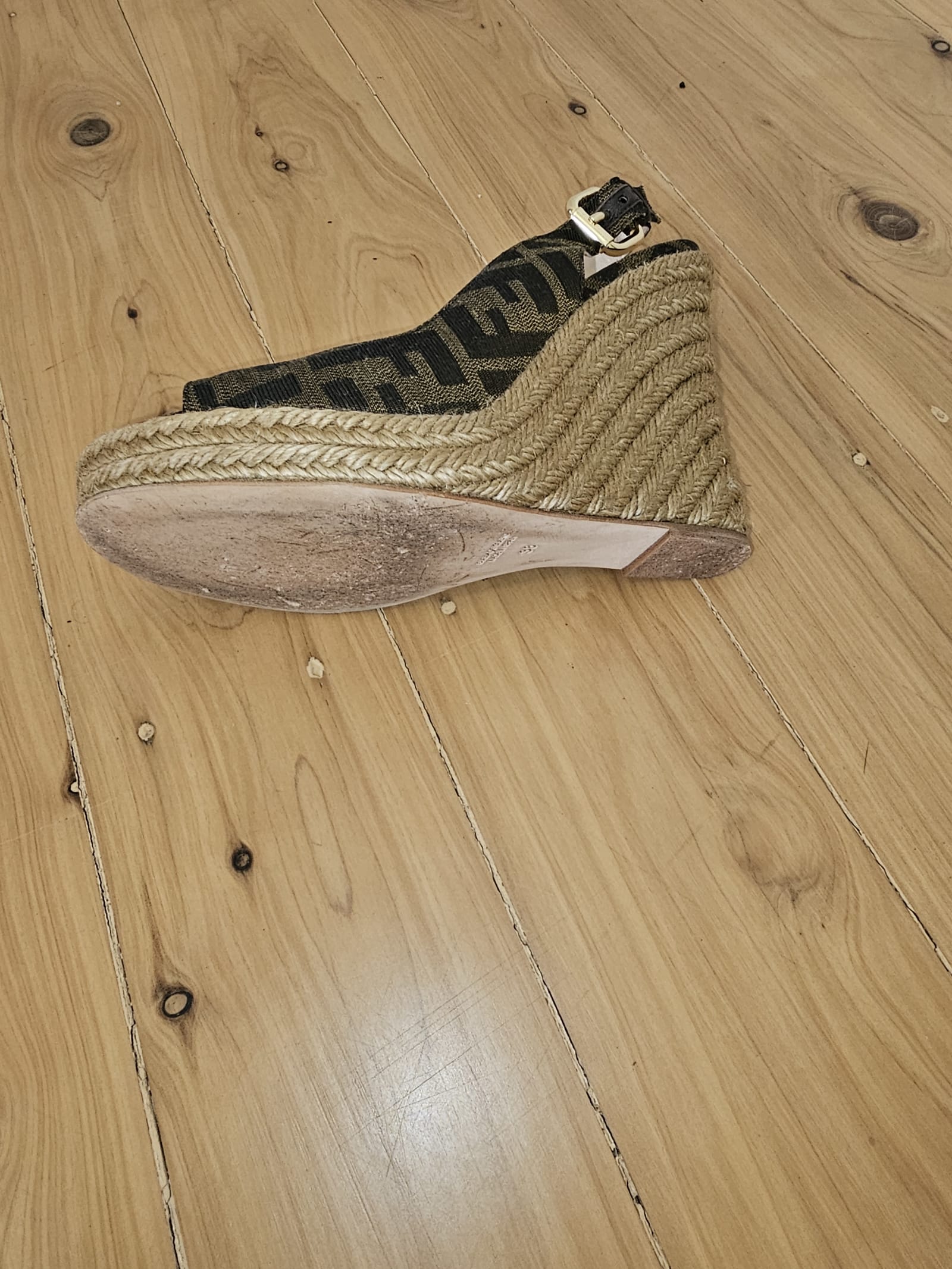 185042