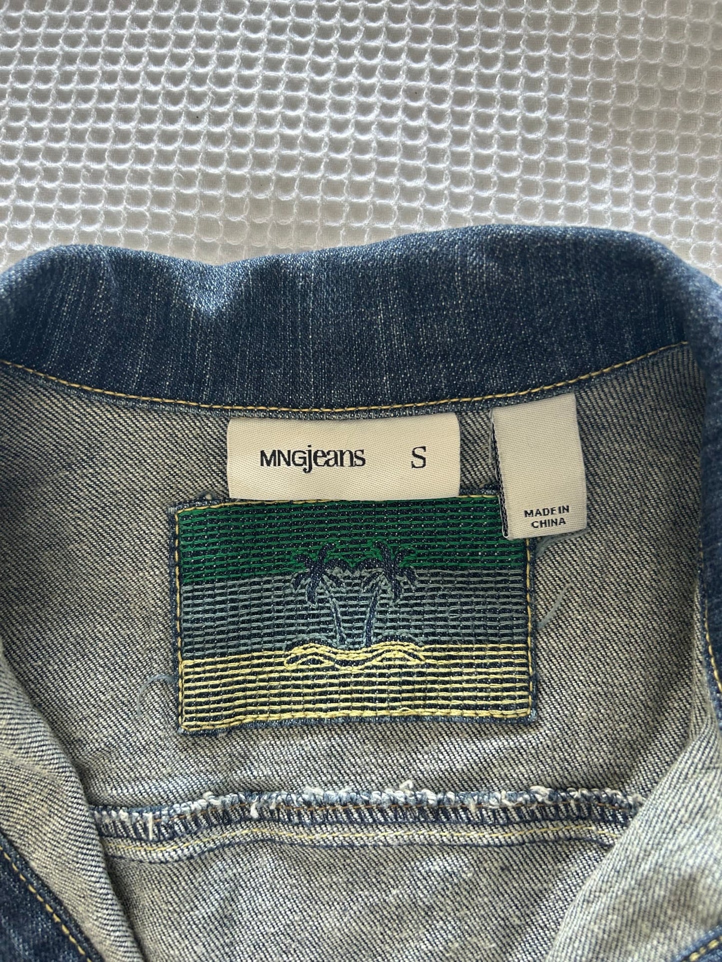 87054