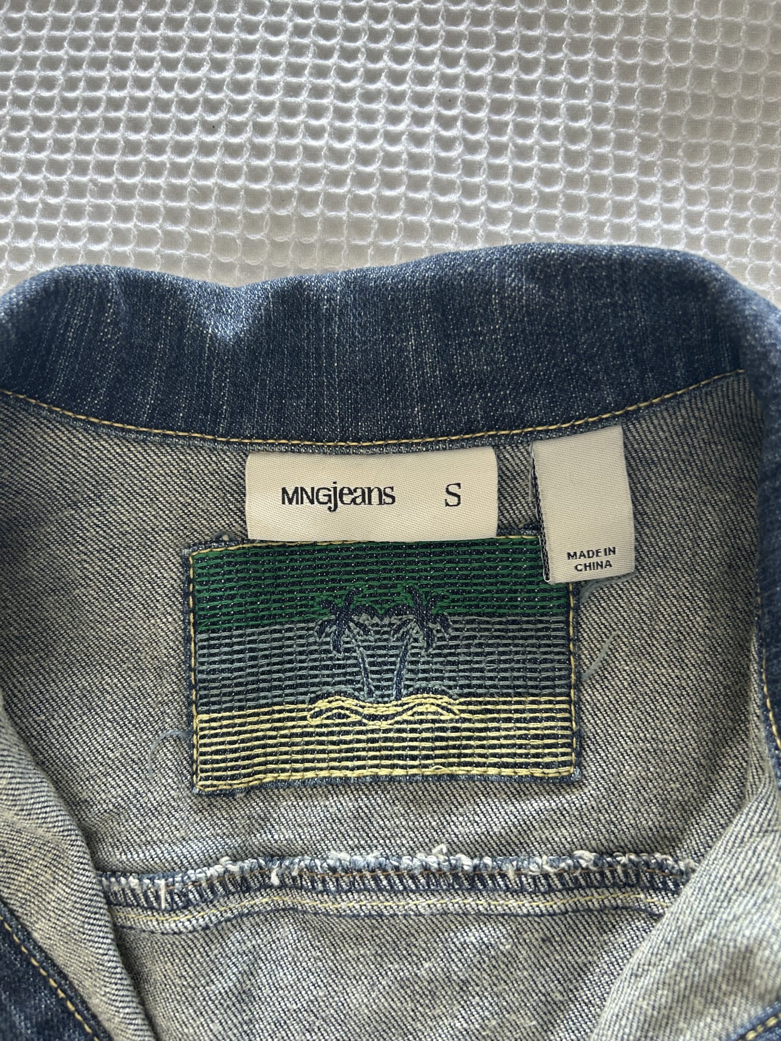 87054