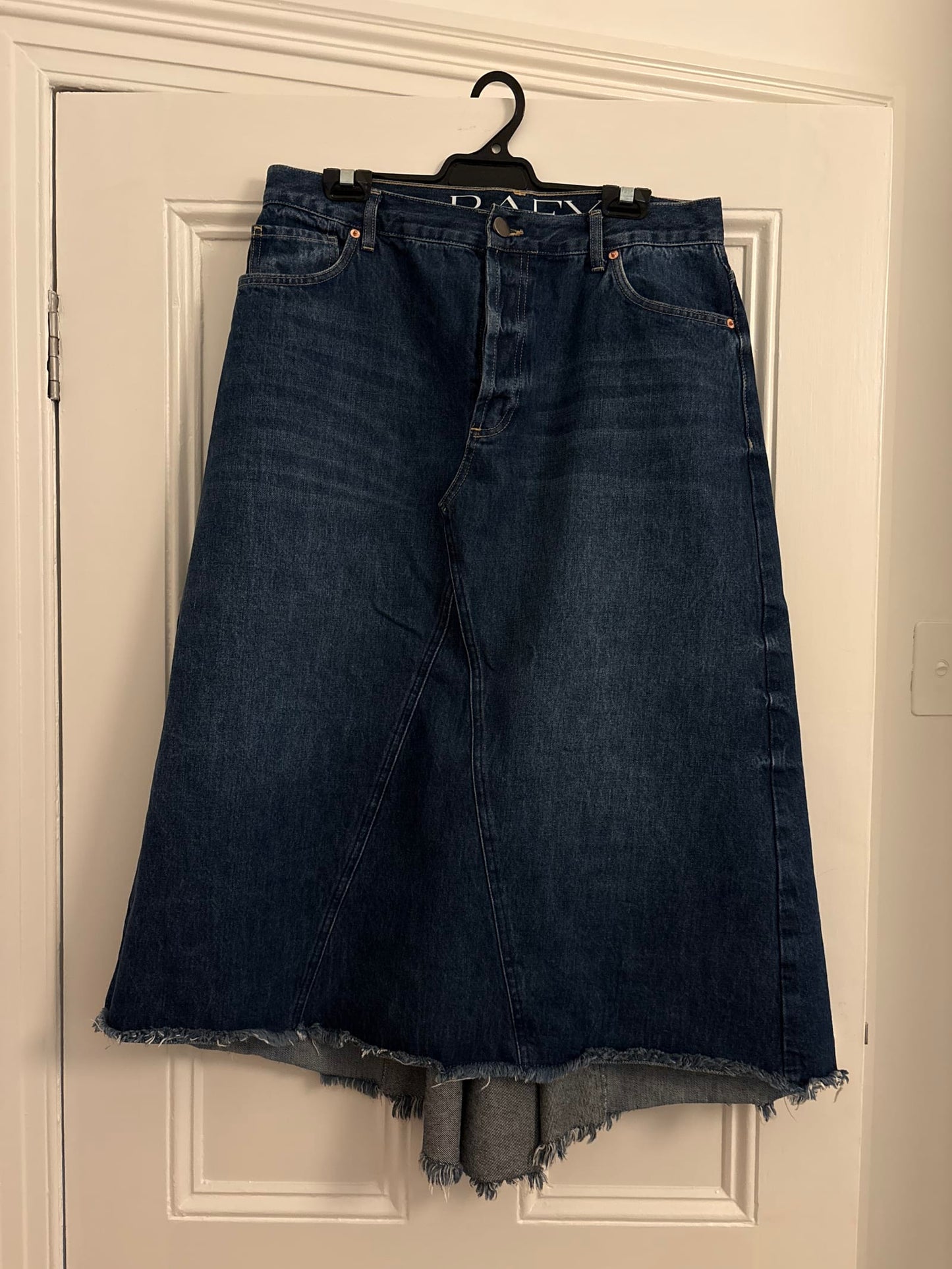 104048