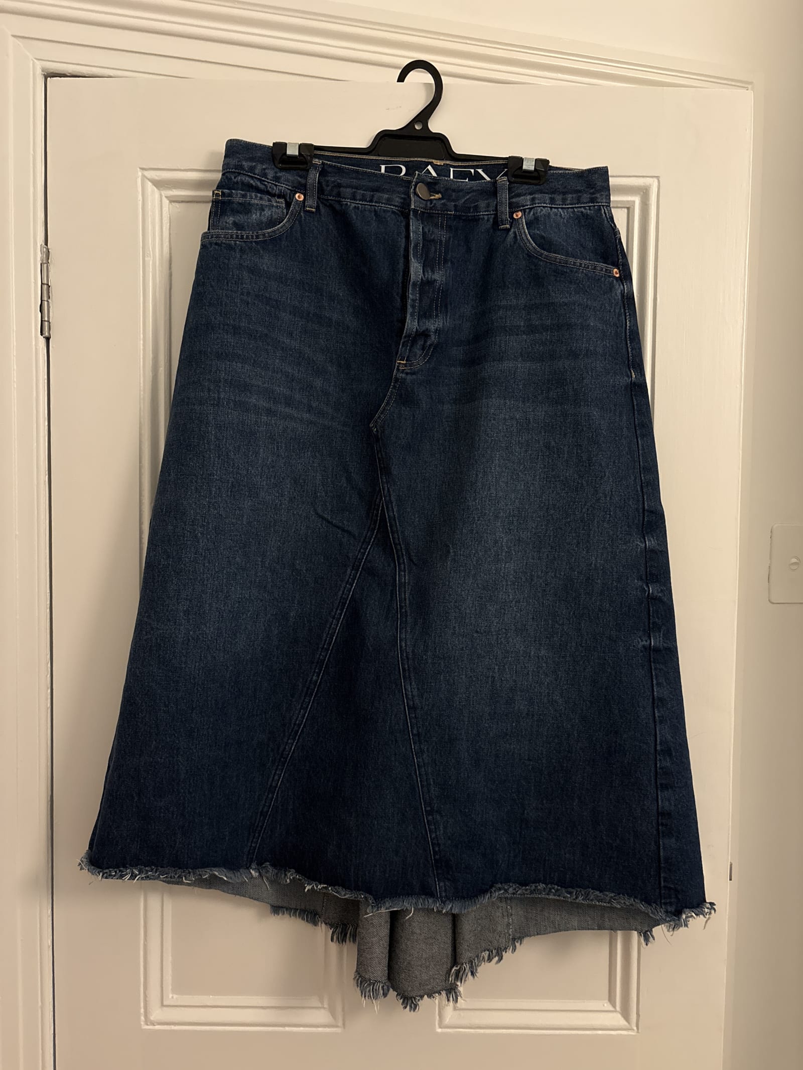 104048