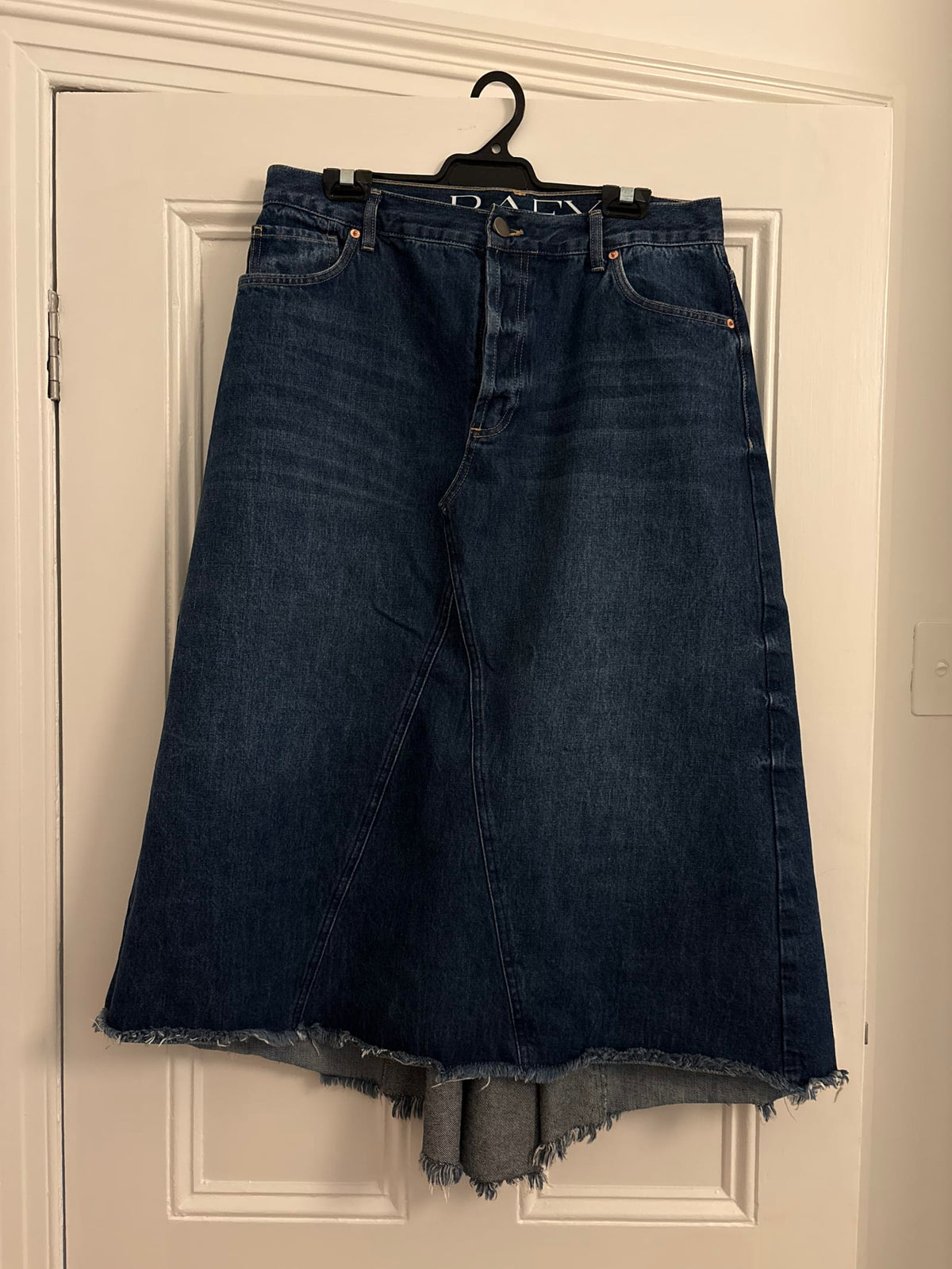104048
