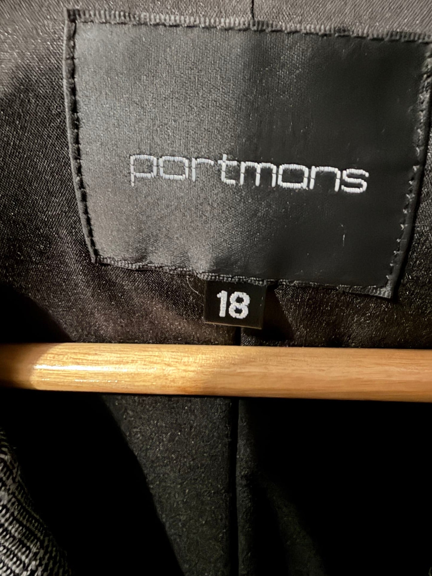 153832