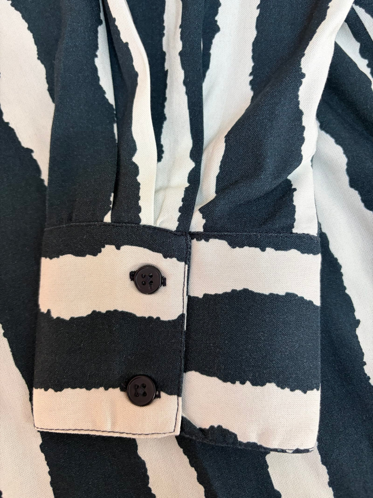 186886